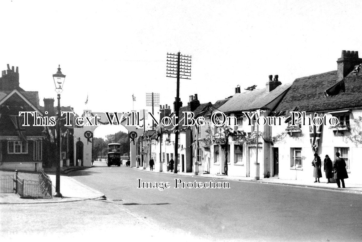 LO 1577 - Jubilee Arch & Decorations, Bushey, London