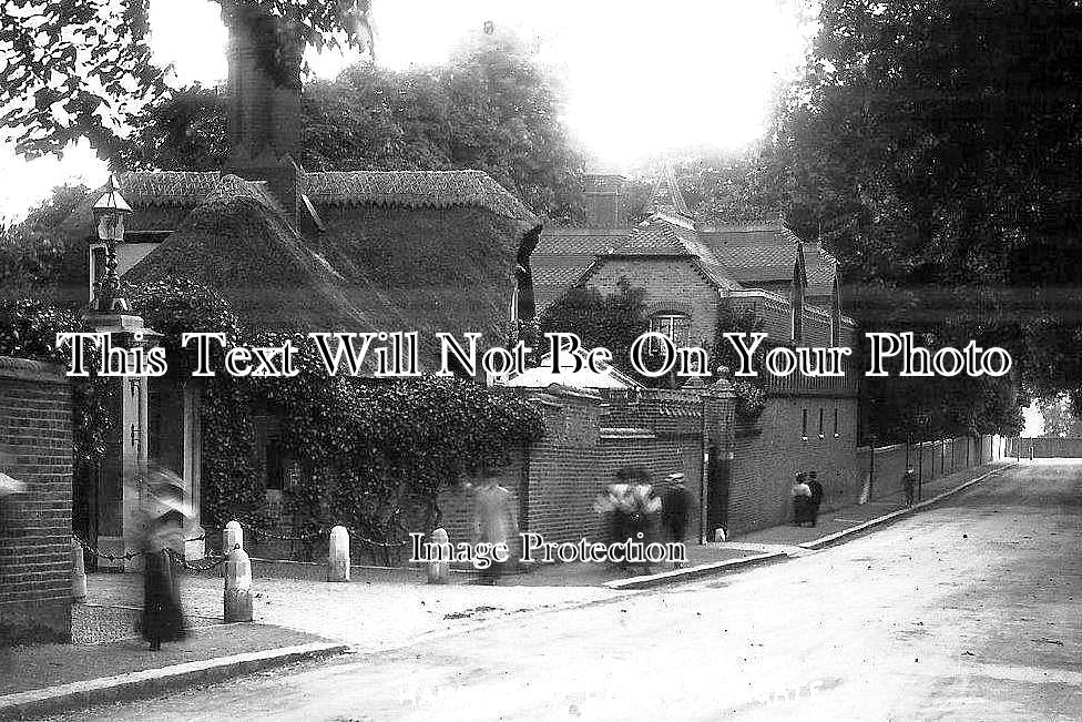 LO 1641 - Hampstead Lane, Highgate, London
