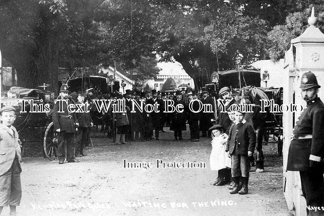 LO 215 - Kempton Park Gates, King Edward VII, London c1901