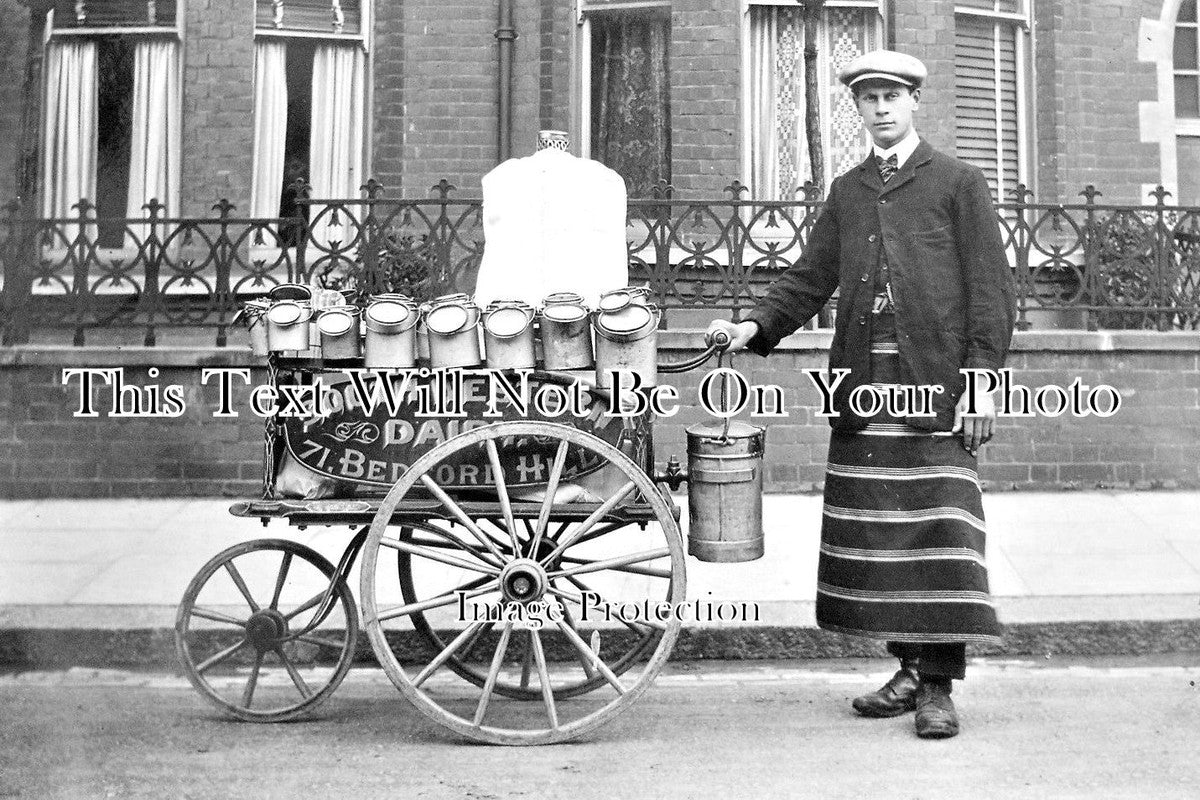 LO 2257 - Dairy Milk Wagon Bedford Hill, Tooting, South London – JB Archive