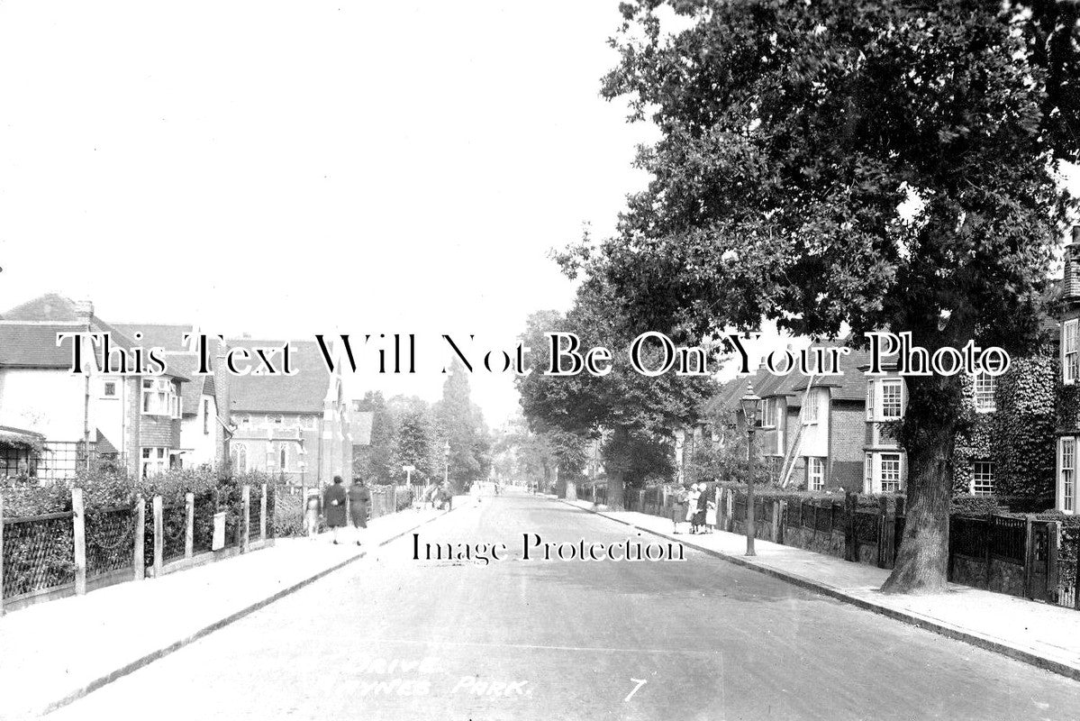 LO 2278 - Grand Drive, Raynes Park, London