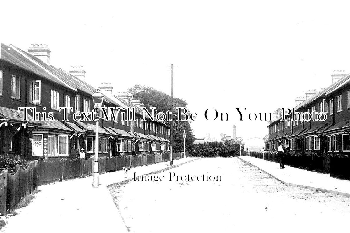 LO 2485 - Eastbourne Avenue, Acton, London