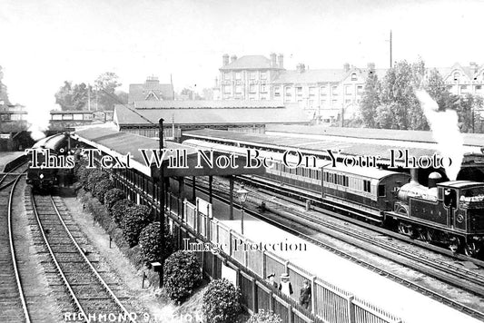 LO 2598 - Richmond Railway Station, London
