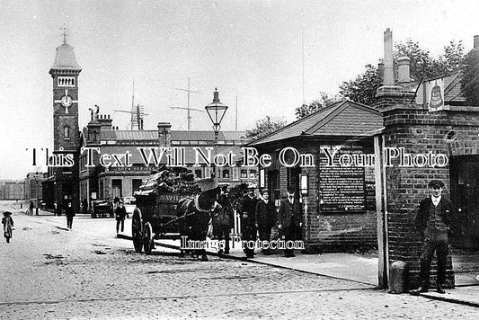 LO 271 - Commercial Docks, Rotherhithe, London c1910
