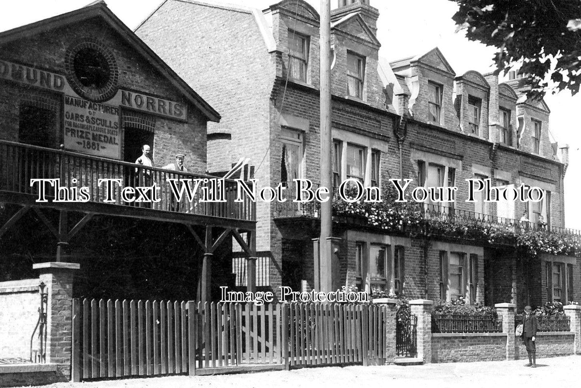 LO 2912 - Norriss Boat House, Putney, Wandsworth, London c1906
