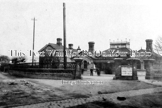LO 292 - Enfield Town GER Railway Station, London c1910