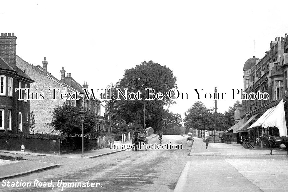 LO 2950 - Station Road, Upminster, London