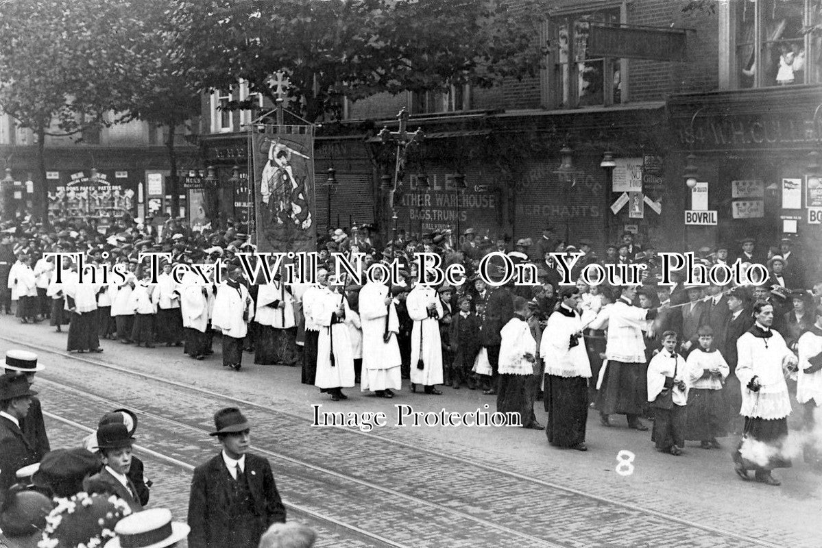 LO 2982 - Church Procession, High Road, Chiswick, Hounslow, London c1910