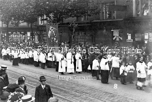 LO 2982 - Church Procession, High Road, Chiswick, Hounslow, London c1910