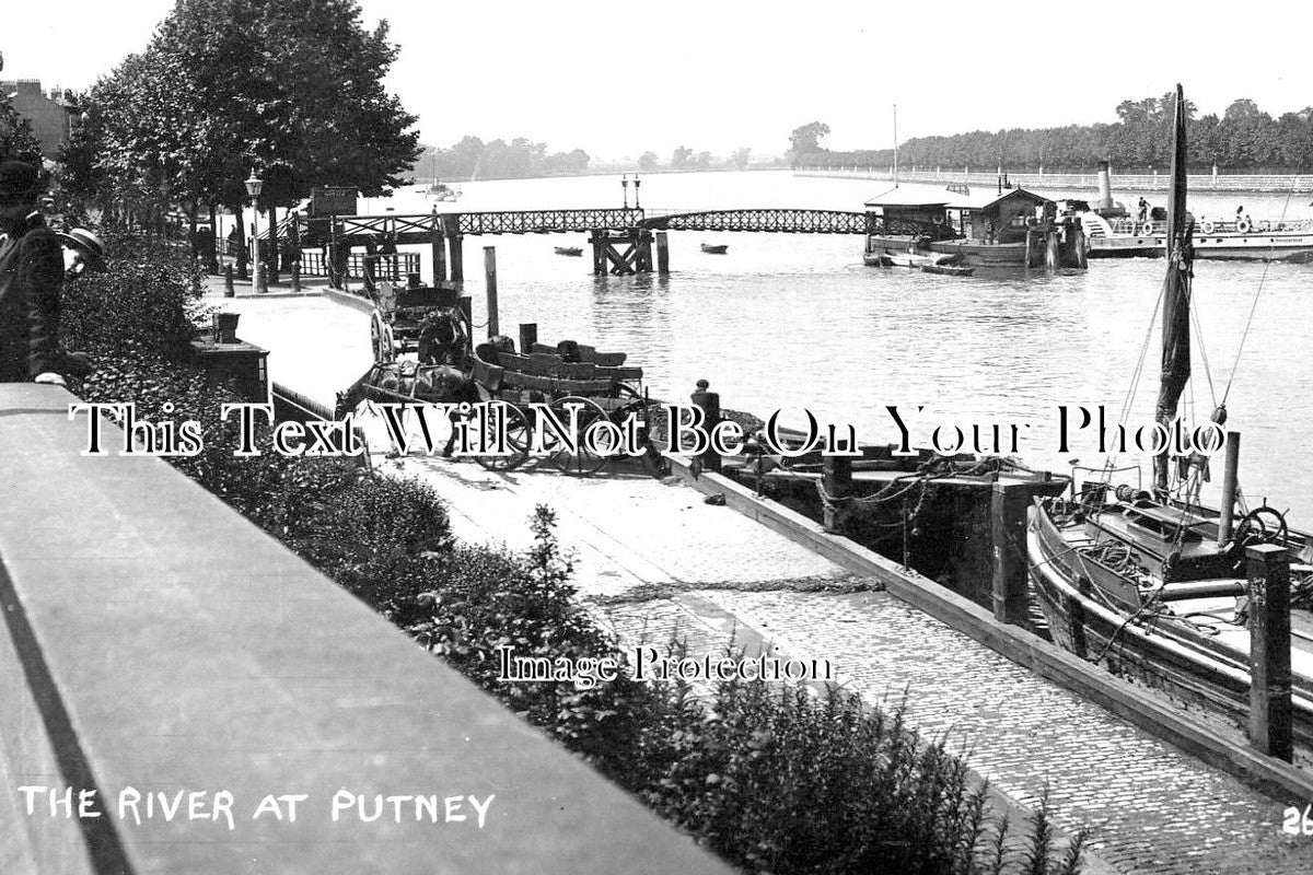 LO 3151 - The River Thames, Putney, London c1915