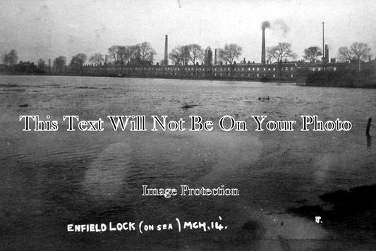 LO 3261 - Enfield Lock On Sea, London