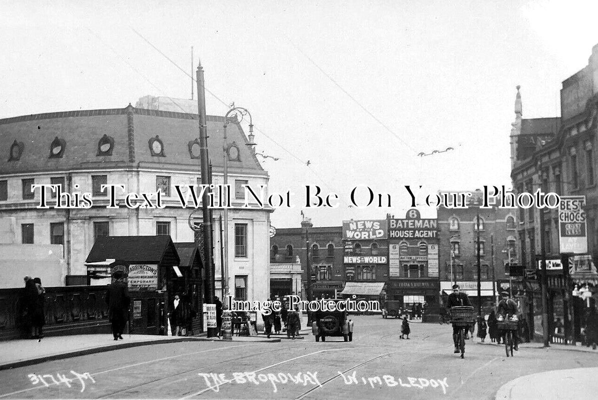 LO 3266 - The Broadway, Wimbledon, London