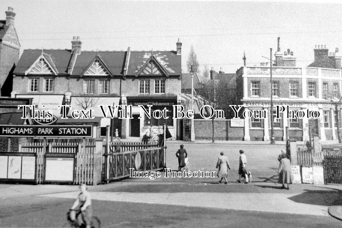 LO 3340 - Level Crossing, Highams Park Station, London