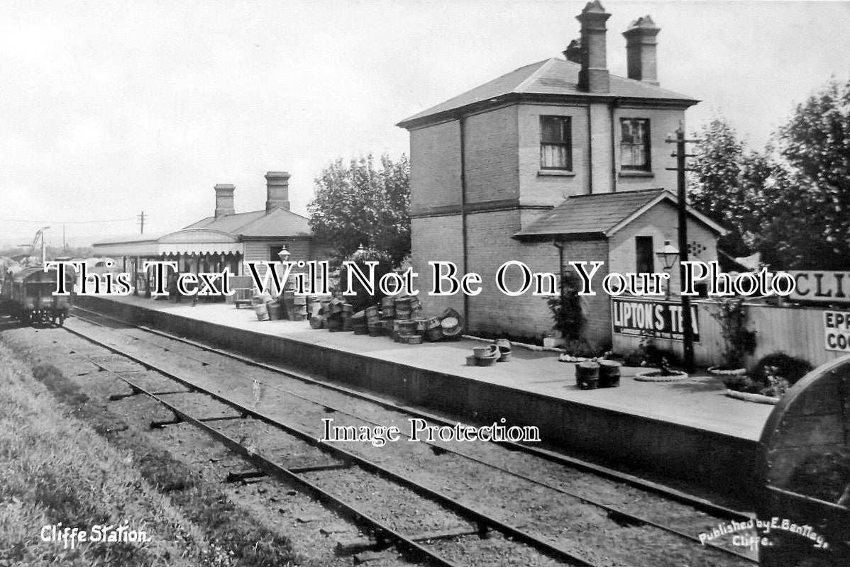 LO 3469 - Cliffe Railway Station, Rochester, Kent
