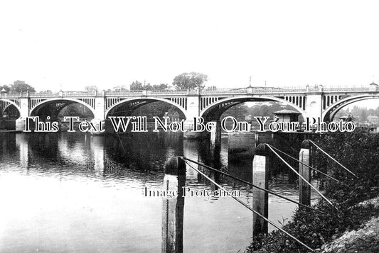 LO 3788 - Richmond Lock & Bridge, River Thames, London