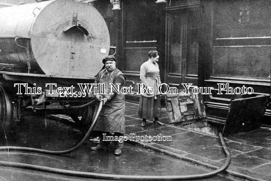 LO 3977 - The Crown Pub Beer Delivery Lorry, Kensington, London