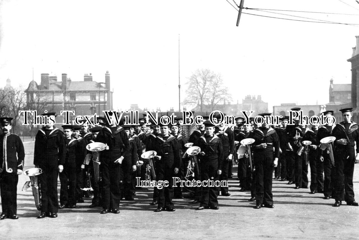 LO 3980 - Band Playing To The Japanese, Greenwich, London