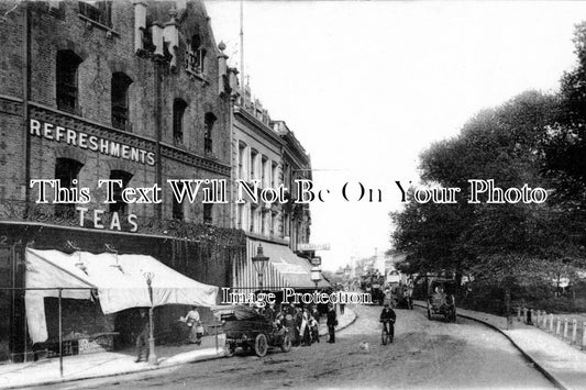 LO 408 - The Pavement, Clapham, London