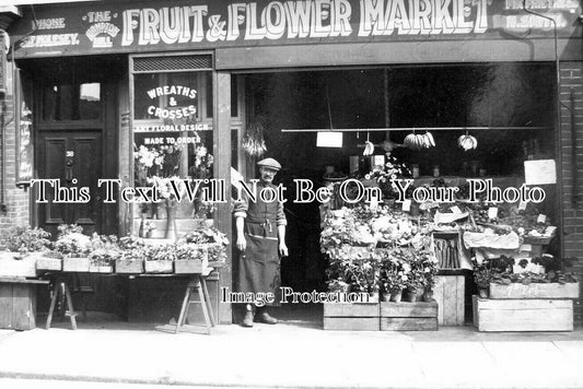LO 4130 - The Hampton Hill Fruit & Flower Market, London