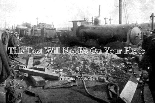 LO 4189 - New Cross Bomb Damage Railway & Engine, London WW1
