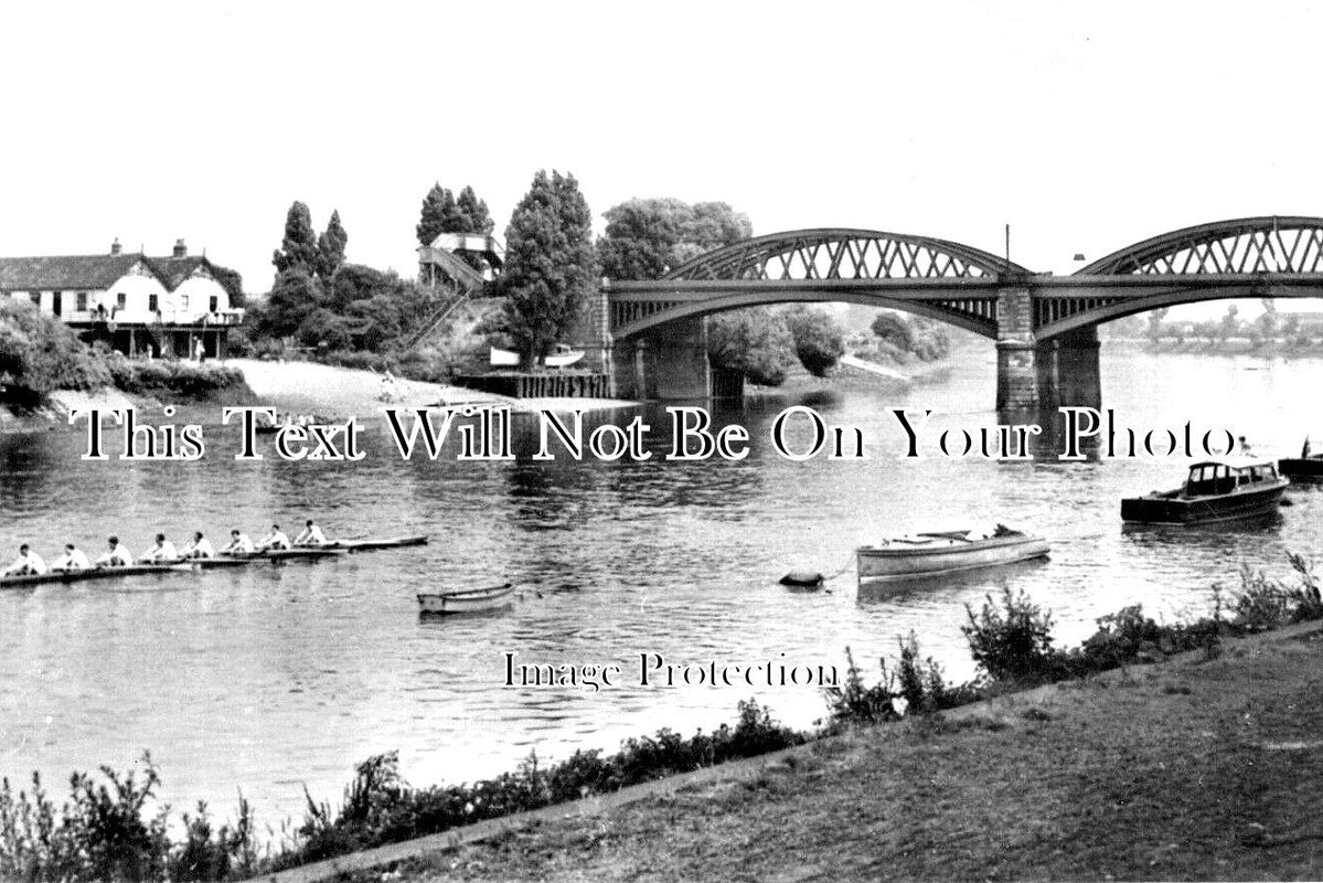 LO 4406 - Rowers, Barnes Bridge, Richmond Upon Thames, London