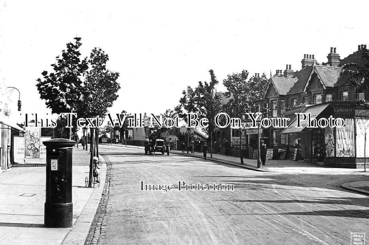 LO 4677 - Northfield Avenue, West Ealing, London c1915