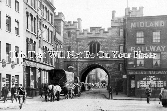 LO 469 - St John's Gate, Clerkenwell, London