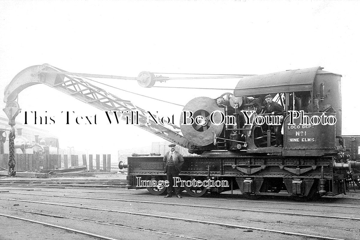 LO 5381 - Nine Elms Railway Depot Crane Locomotive, London