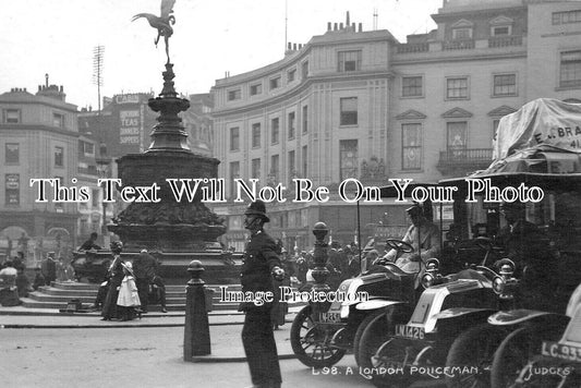 LO 5758 - A London Policeman, Piccadilly Circus, London