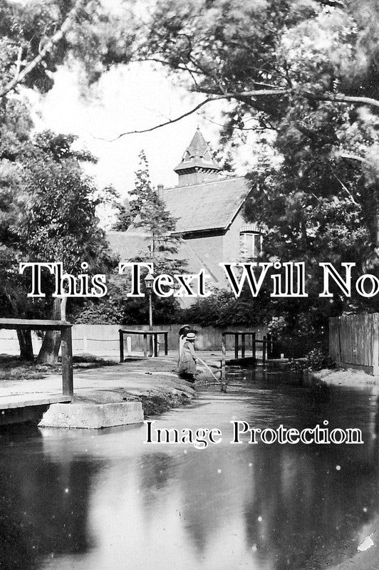 LO 5897 - Phipps Bridge, Merton, London