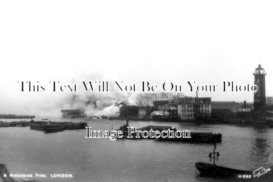 LO 6032 - Dewars Wharf Brewery Fire, River Thames, Lambeth, London