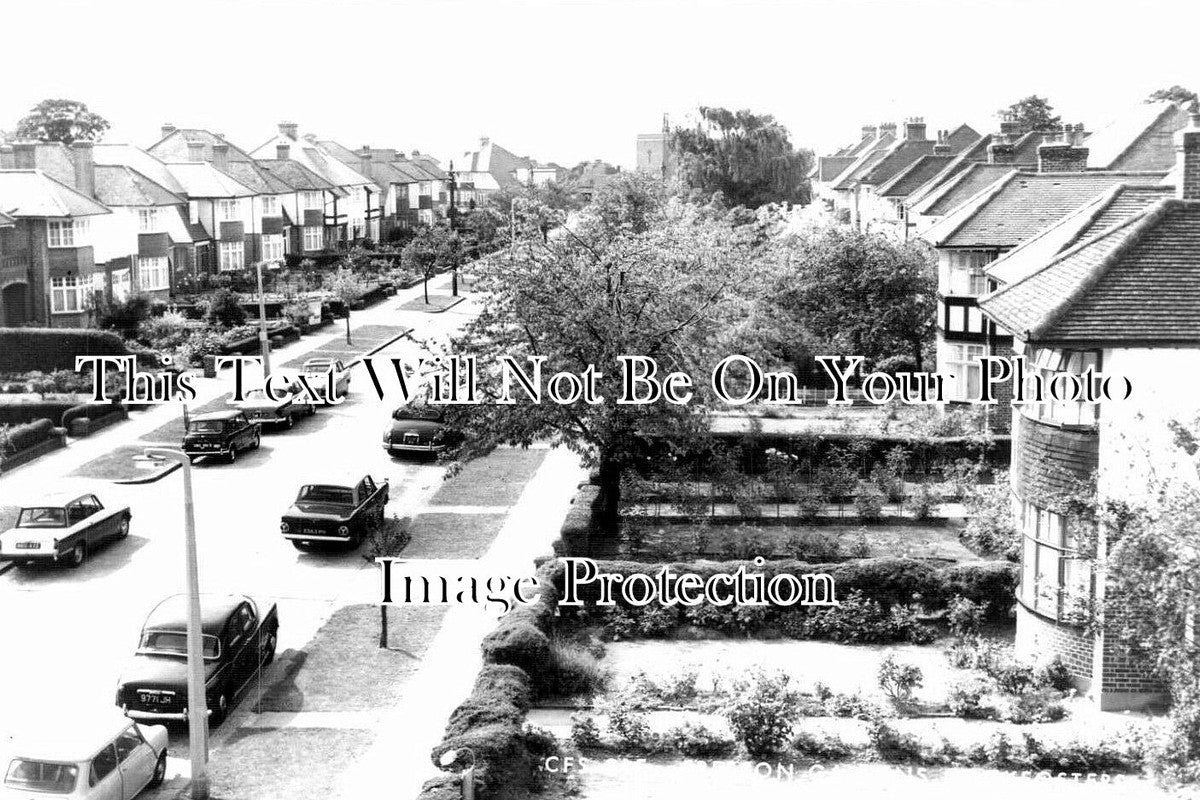 LO 6153 - Preston Gardens, Cockfosters, London