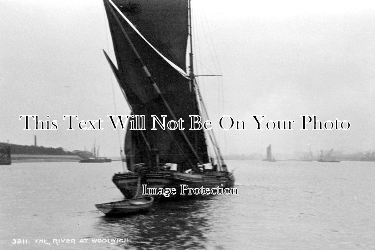 LO 642 - Sailing Barge, The River, Woolwich, London