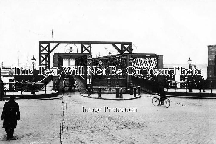 LO 68 - Free Ferry, Woolwich, Greenwich, London c1913