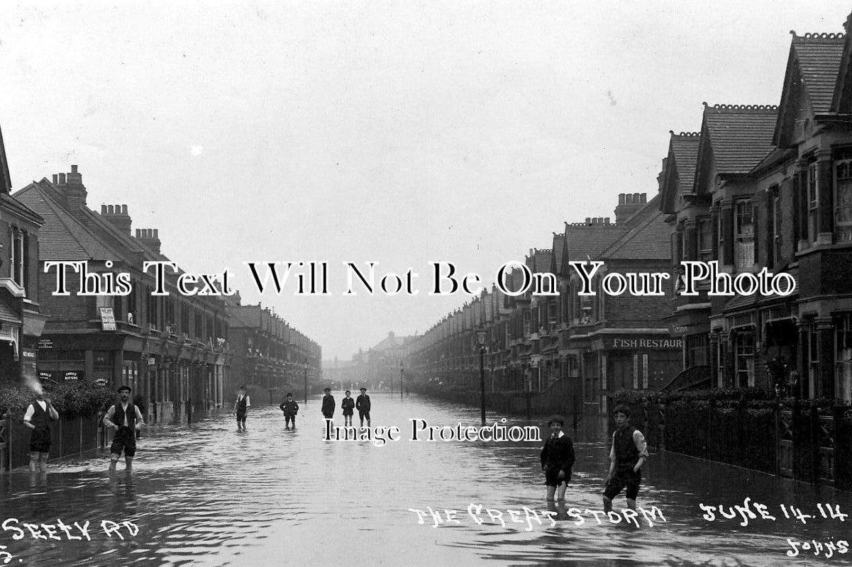 LO 870 - The Great Storm Floods, Seely Road, London 1914