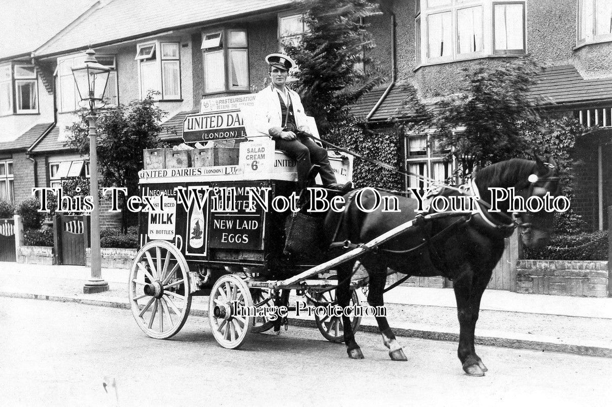 LO 872 - United Dairies Milk Float, London