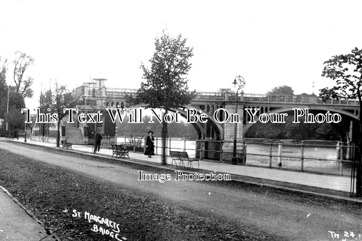 MI 1030 - St Margarets Bridge, Twickenham, Middlesex