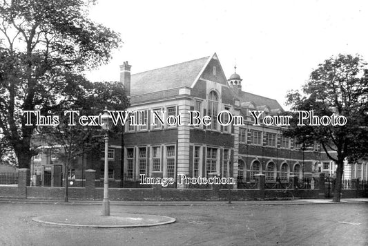 MI 1032 - Twickenham County School For Girls, Clifden Road, Twickenham, Middlesex