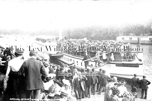 MI 1116 - Arrival Of Queen Elizabeth Paddle Steamer, Hampton Court, Middlesex