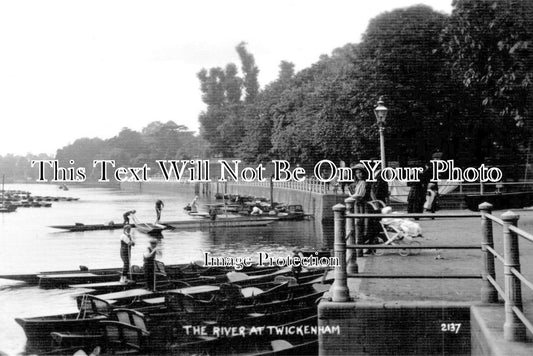 MI 1533 - The River Thames, Twickenham, Middlesex