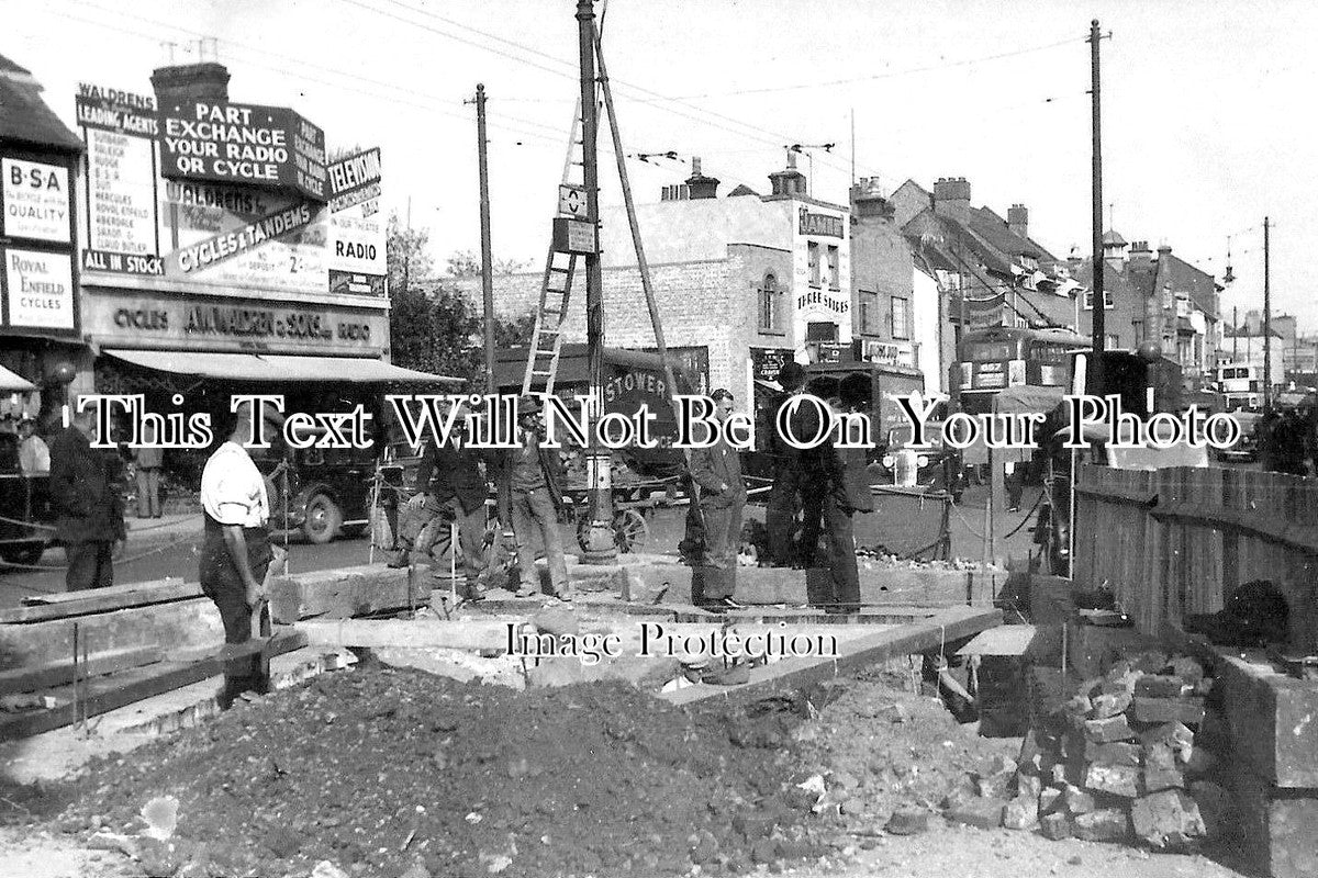 MI 1534 - The Broadway, High Street & School Road, Hounslow, Middlesex c1935