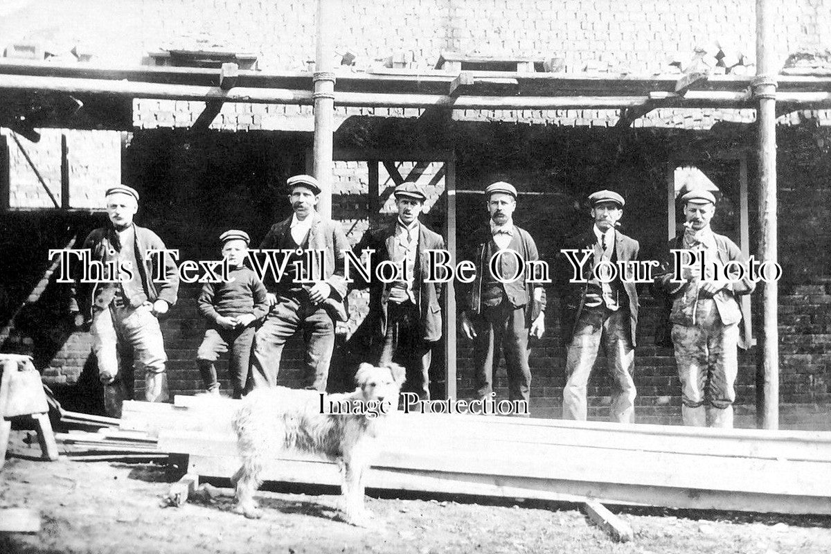 MI 2089 - Builders On Building Site, Northwood, Middlesex, London c1910