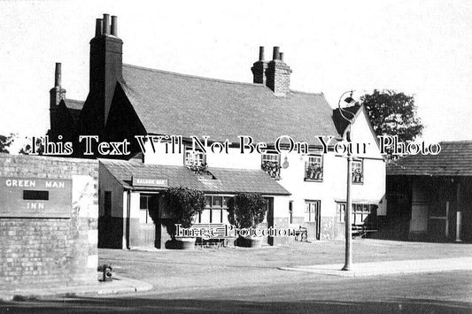 MI 2516 - The Green Man Inn Pub, High Street, Potters Bar, Middlesex