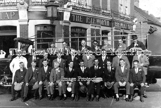 MI 323 - Charabanc Outside The Isleworth Brewery Tap, Twickenham Road, Isleworth, London