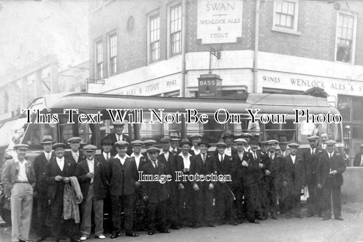 MI 411 - Pub Outing From The Swan, Enfield, Middlesex, London