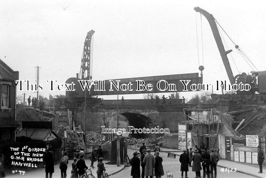 MI 469 - The 1st Girder Of New G.W.R Bridge, Hanwell, Middlesex c1926