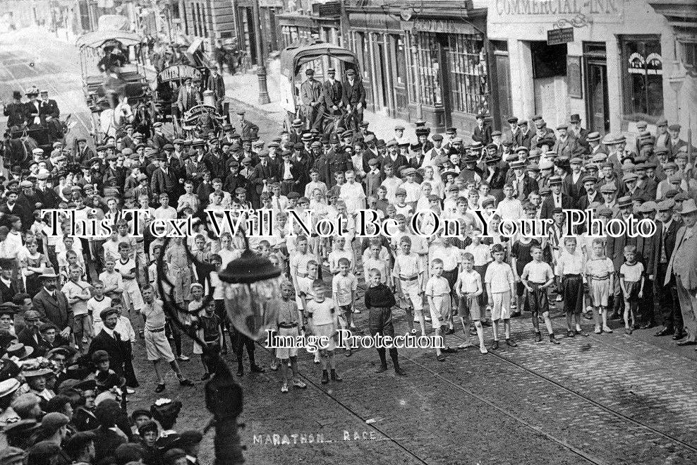 MI 572 - Boys Marathon Race Start, Commercial Inn, Uxbridge, Middlesex