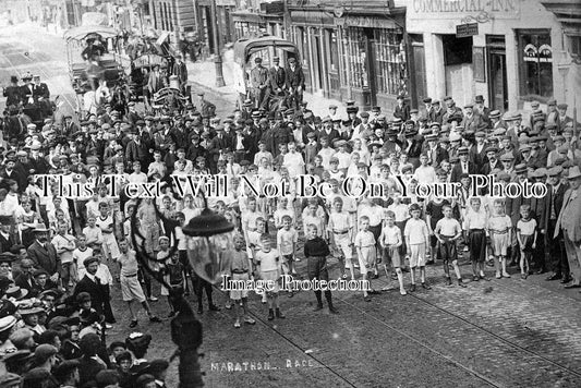 MI 572 - Boys Marathon Race Start, Commercial Inn, Uxbridge, Middlesex