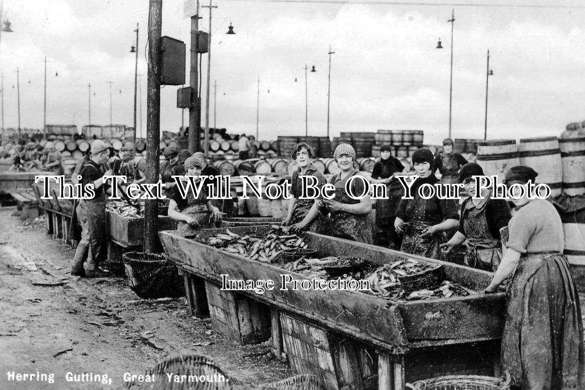 NF 1017 - Herring Fisher Girls Scottish, Great Yarmouth, Norfolk c1937