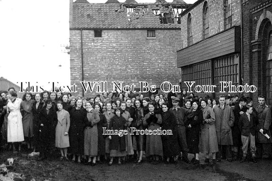 NF 1136 - WW2 Grouts Workers, Bomb Damage, Great Yarmouth, Norfolk c1941